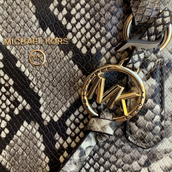 Michael Kors snake skin satchel no long strap - Picture 3 of 14